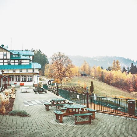 Bílá Třemešná Retro Hotel Pod Zvicinou מראה חיצוני תמונה