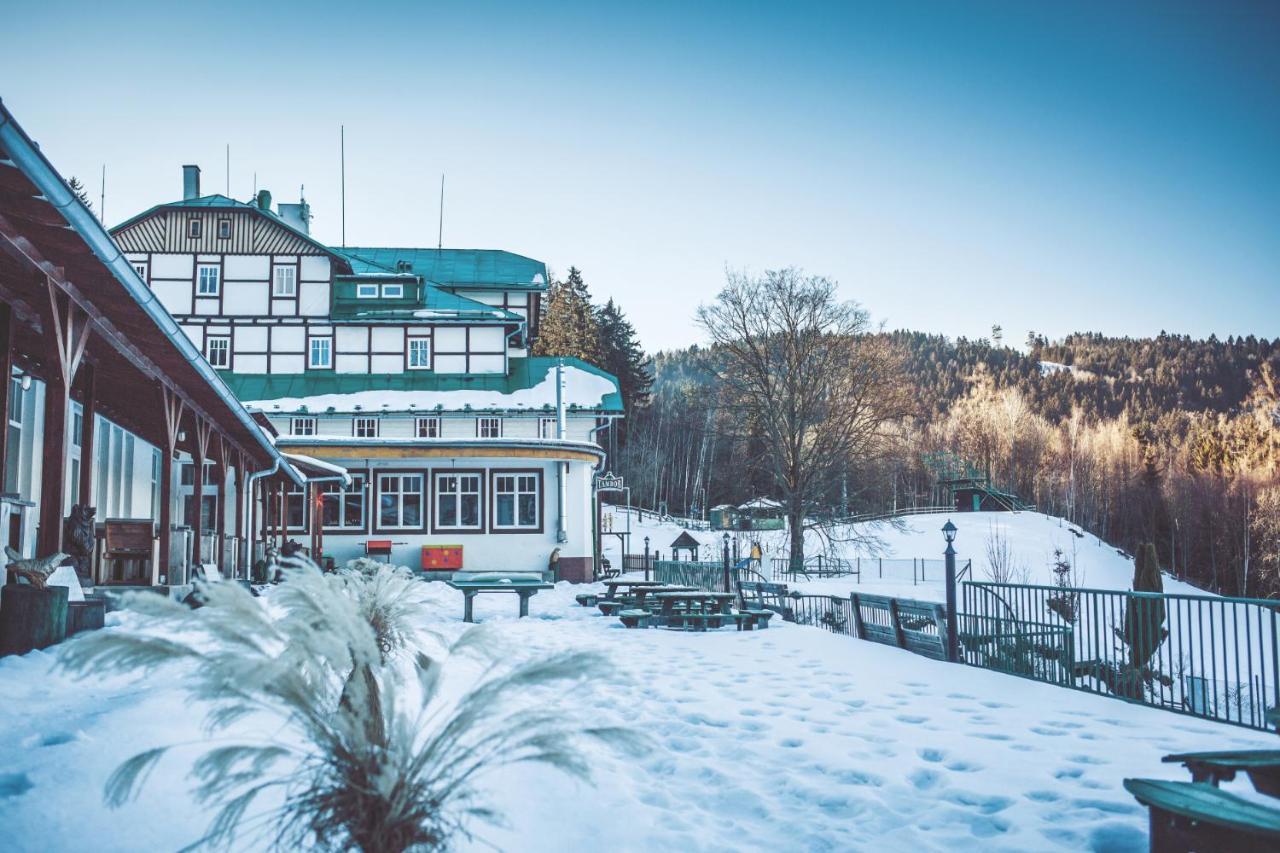 Bílá Třemešná Retro Hotel Pod Zvicinou מראה חיצוני תמונה