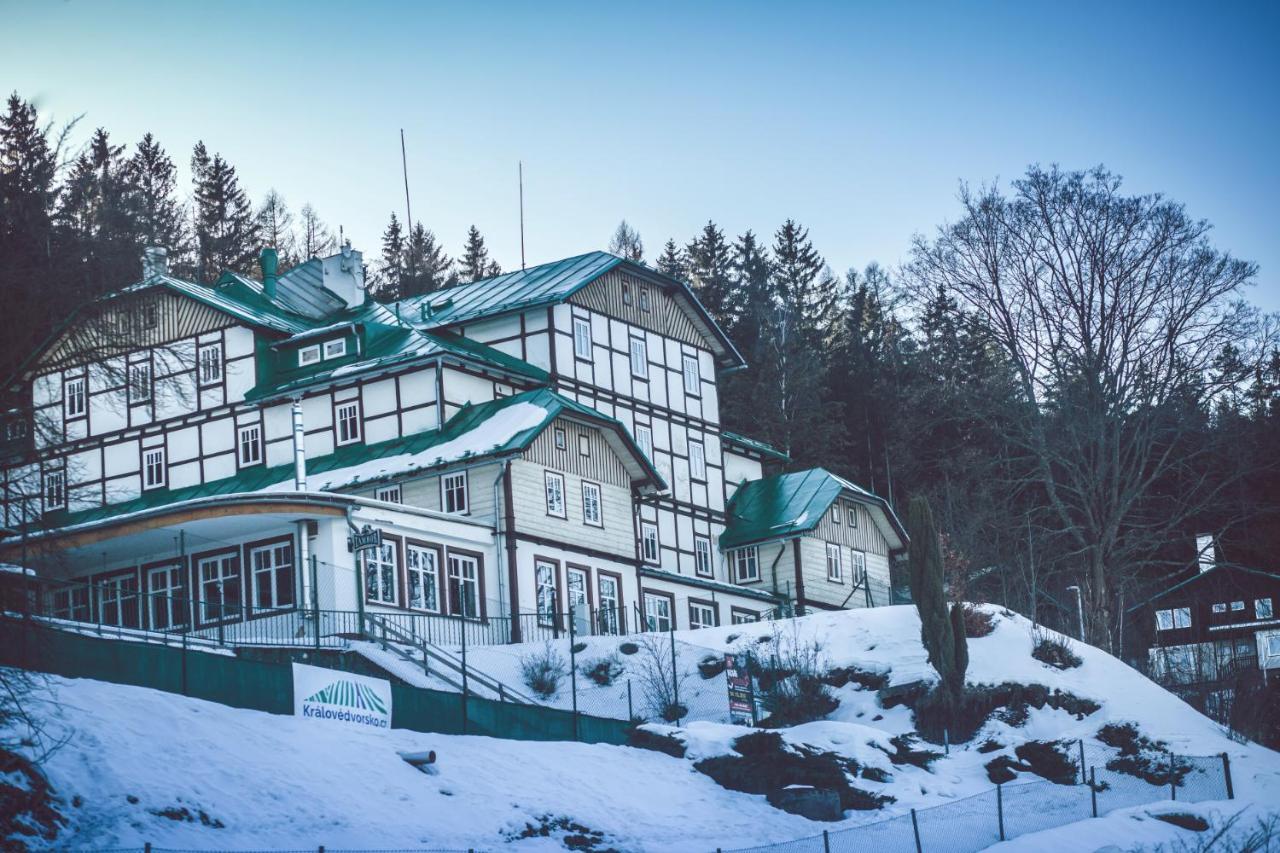 Bílá Třemešná Retro Hotel Pod Zvicinou מראה חיצוני תמונה