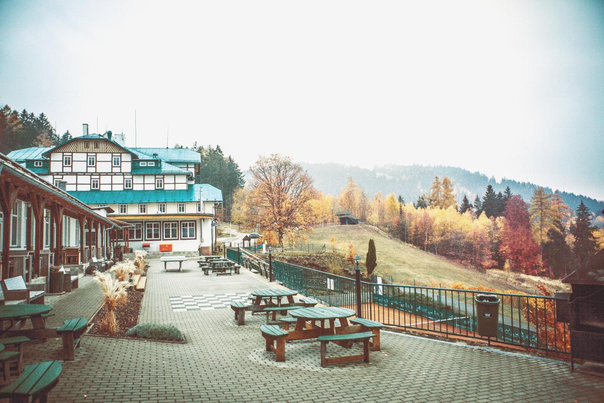 Bílá Třemešná Retro Hotel Pod Zvicinou מראה חיצוני תמונה